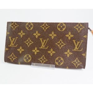 •Authentic LV Bucket Pouch 20•